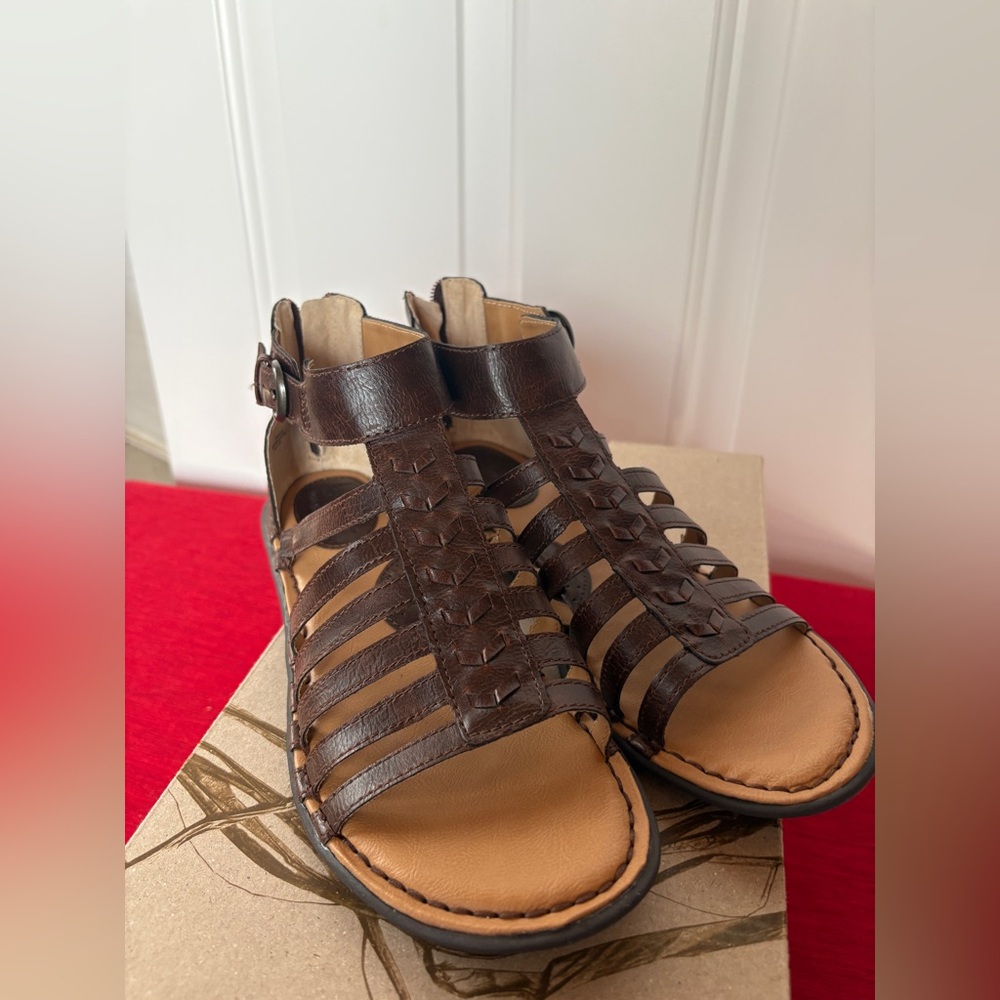 b.o.c. Carrick Brown Strappy Sandals Size 9